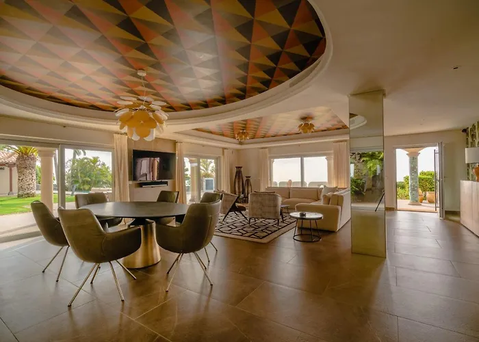 Villa De Lujo Con Piscina Y Vistas Al Mar